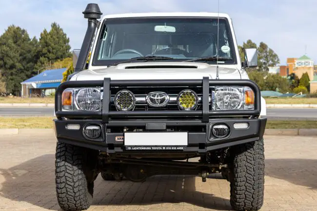 Toyota Land Cruiser 79/76 Series 2009-2023 ARB Deluxe (Large Tube) Bull Bar