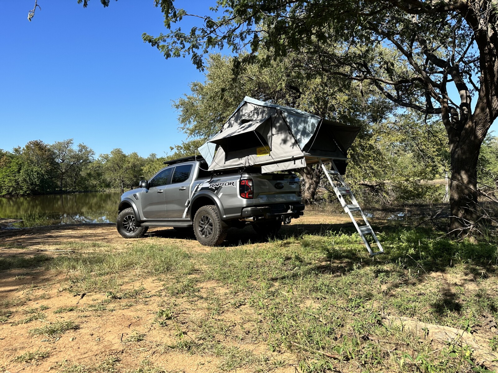 Eezi-Awn Series 3 40TH Edition Rooftop Tent - Image 2