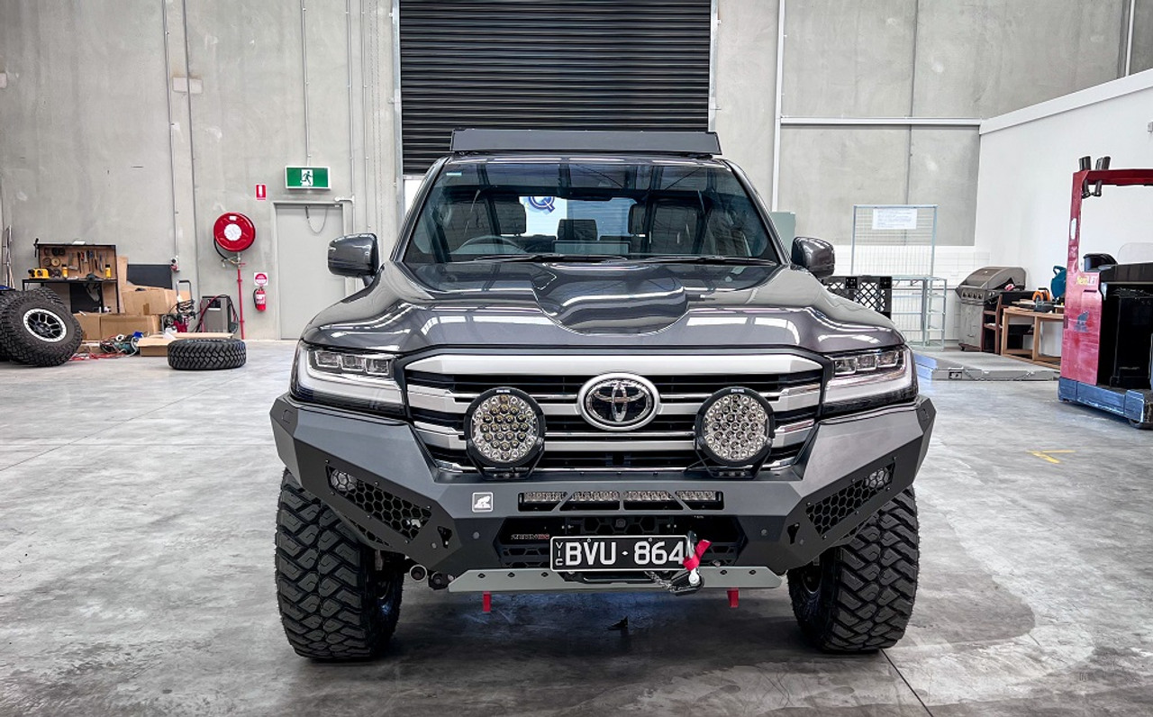 Toyota Land Cruiser 300 2021+ Offroad Animal Predator Bull Bar