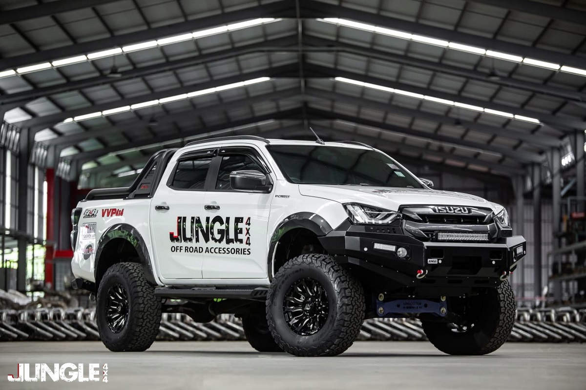 Isuzu D-Max 2022+ Jungle Deluxe (Non-Hoop) Bull Bar - Image 3