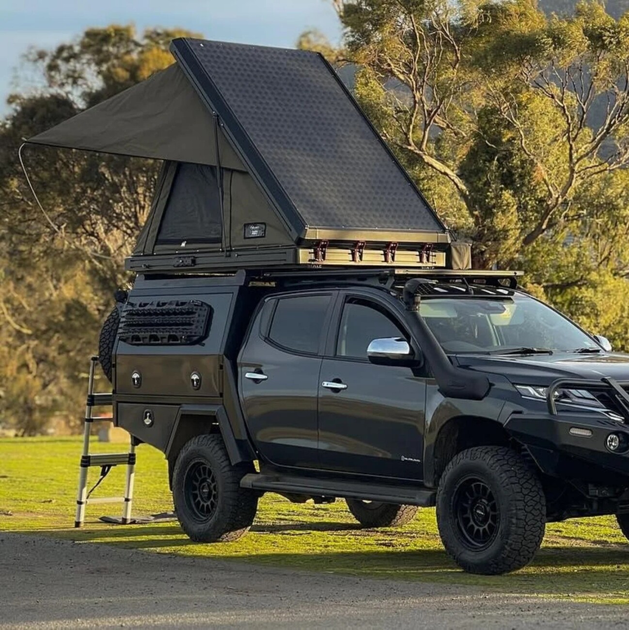 Bush Company AX27 Clamshell Rooftop Tent - Image 3