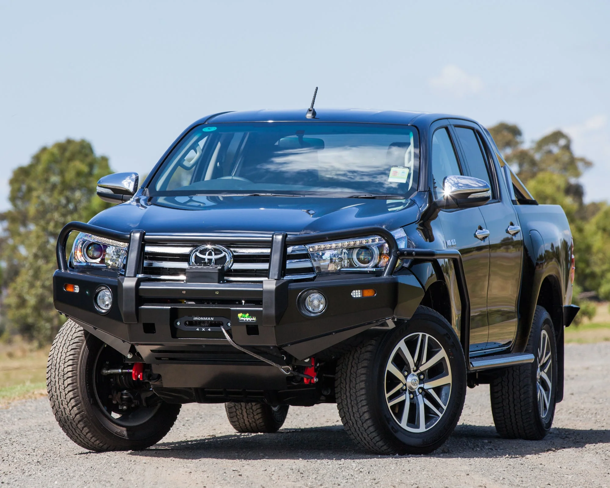 Toyota Hilux GD6 2016-2017 Ironman Deluxe Bull Bar - Image 2