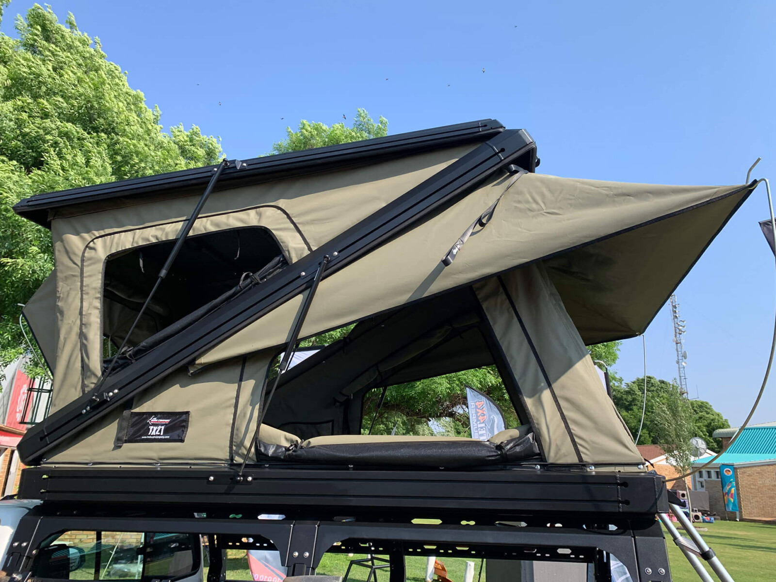 Bush Company TX27 Max Clamshell Rooftop Tent - Image 3