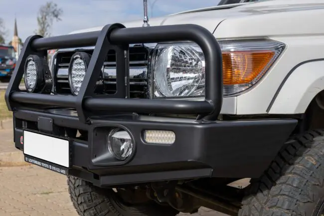 Toyota Land Cruiser 79/76 Series 2009-2023 ARB Deluxe (Large Tube) Bull Bar - Image 3