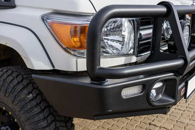 Toyota Land Cruiser 79/76 Series 2009-2023 ARB Deluxe (Large Tube) Bull Bar - Image 4
