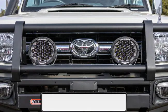 Toyota Land Cruiser 79/76 Series 2009-2023 ARB Deluxe (Large Tube) Bull Bar - Image 2