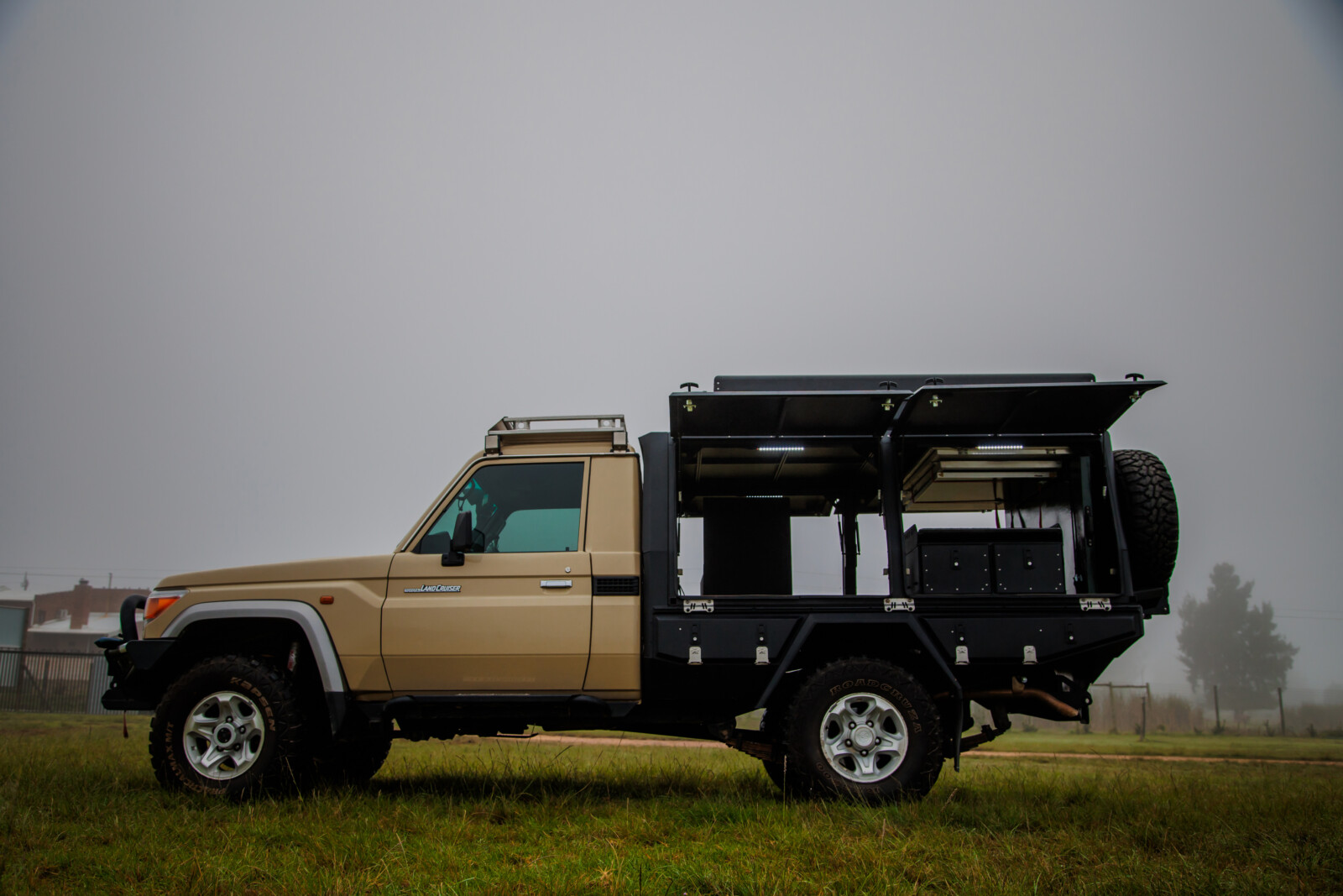 Toyota Land Cruiser 79 2009+ Alublack Flatbed - Image 3