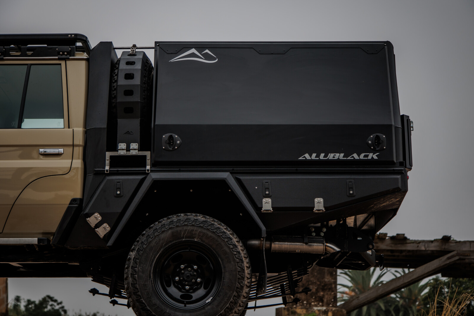 Toyota Land Cruiser 79 2009+ Alublack Flatbed - Image 6