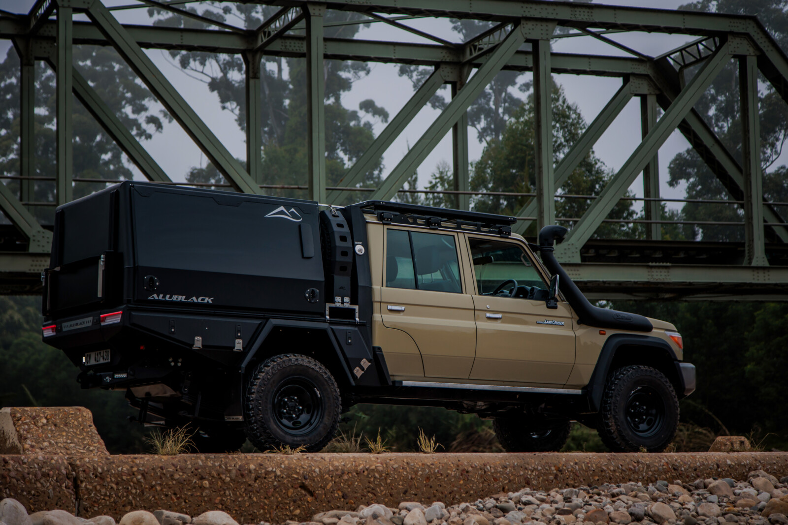 Toyota Land Cruiser 79 2009+ Alublack Flatbed - Image 7