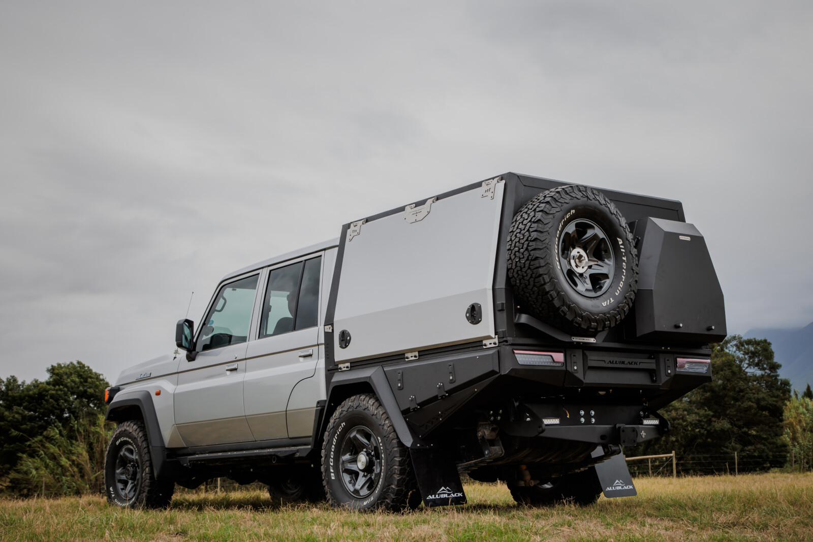Toyota Land Cruiser 79 2009+ Alublack Flatbed - Image 4