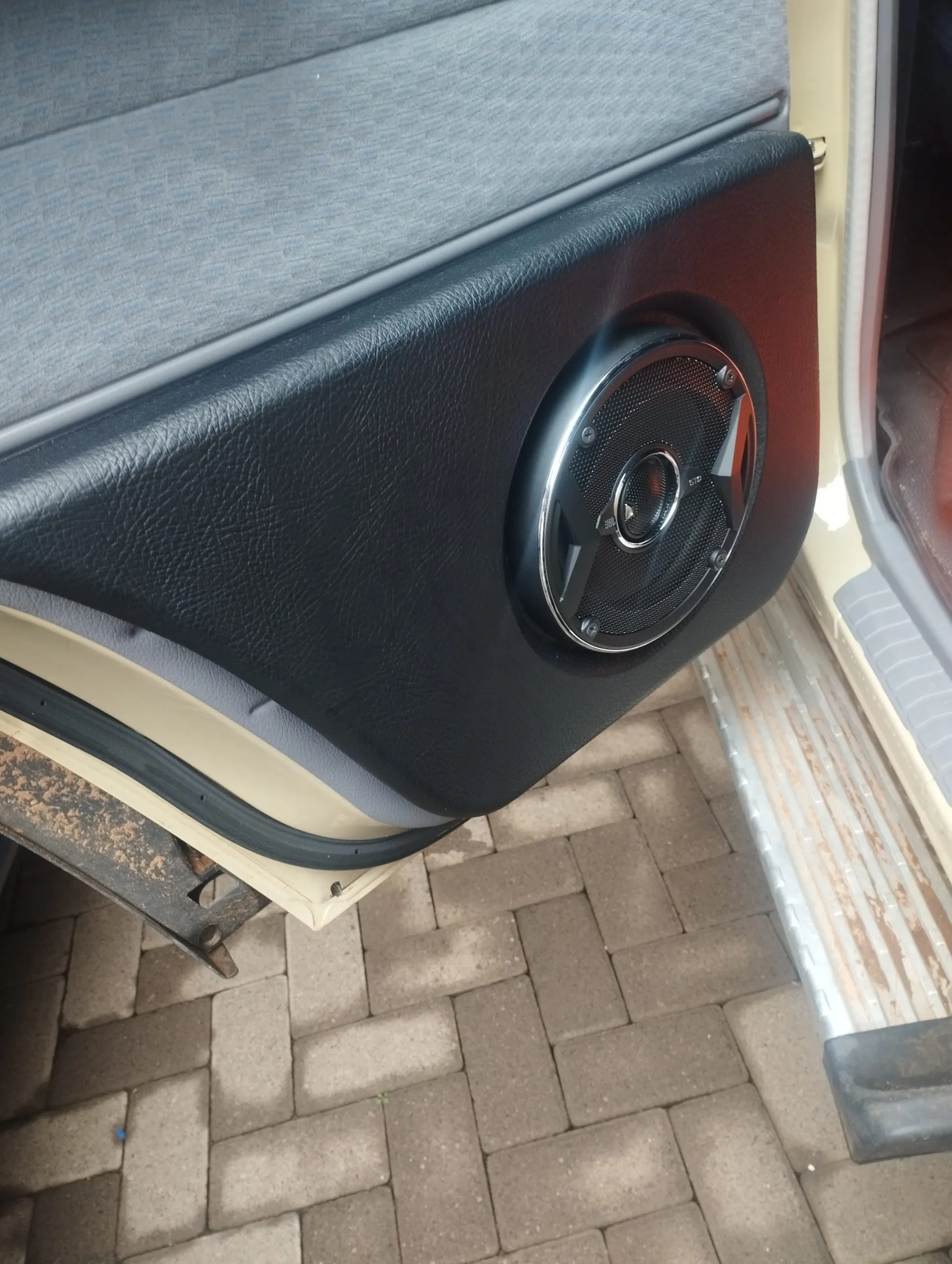 Toyota Land Cruiser 79/76 2009+ Double Cab Allis Front & Rear Door Speaker Panels Black (Set of 4) - Image 3