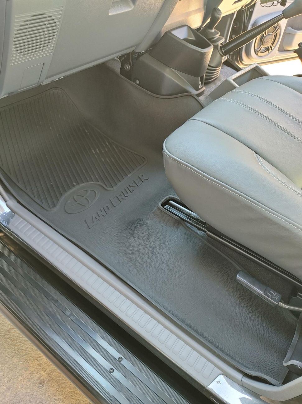 Toyota Land Cruiser 79 Series 2009+ Heavy Duty Rubber Floor Mats - Image 2